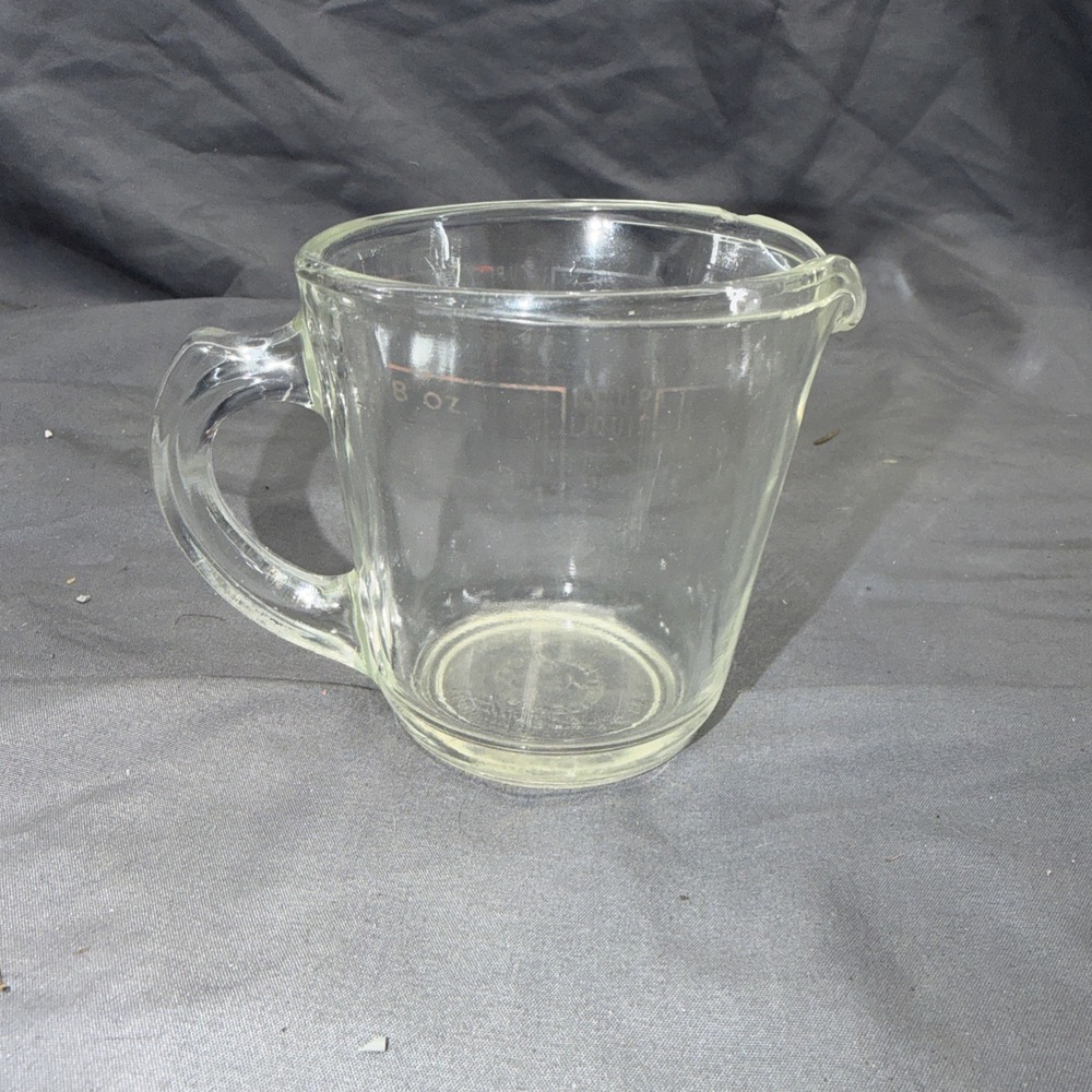 Pyrex Measuring Cup 508  1 Cup Red Lettering Closed D Handle USA Vintage - oz mL